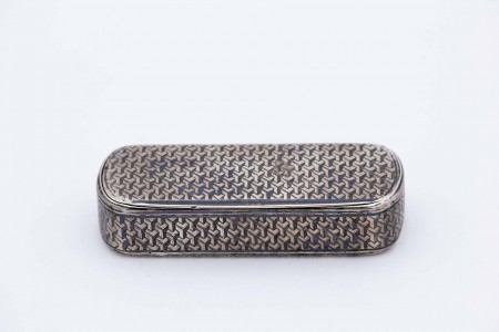 Caixa de rapé em prata nielada de forma elíptica